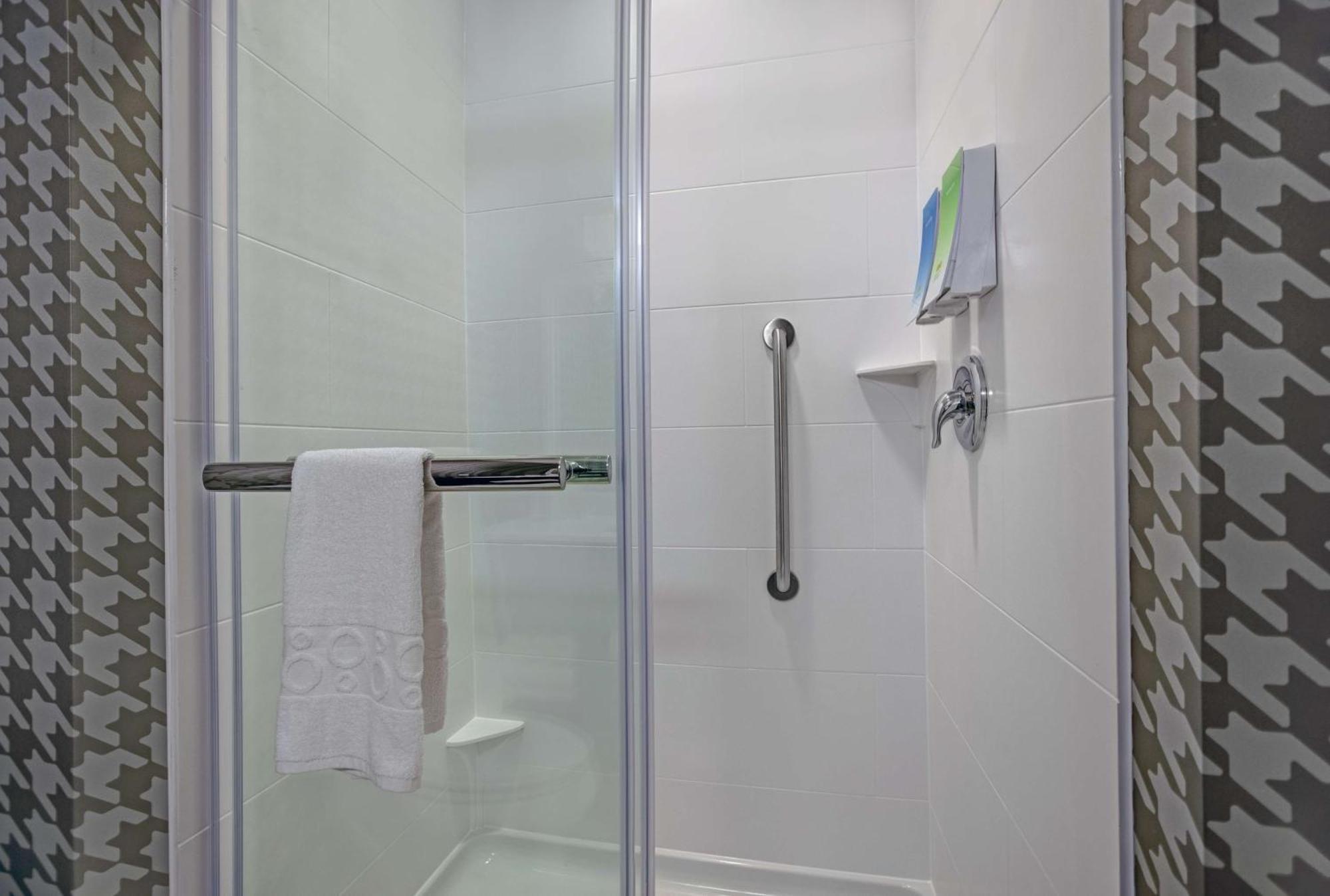 Home2 Suites By Hilton Richmond Extérieur photo